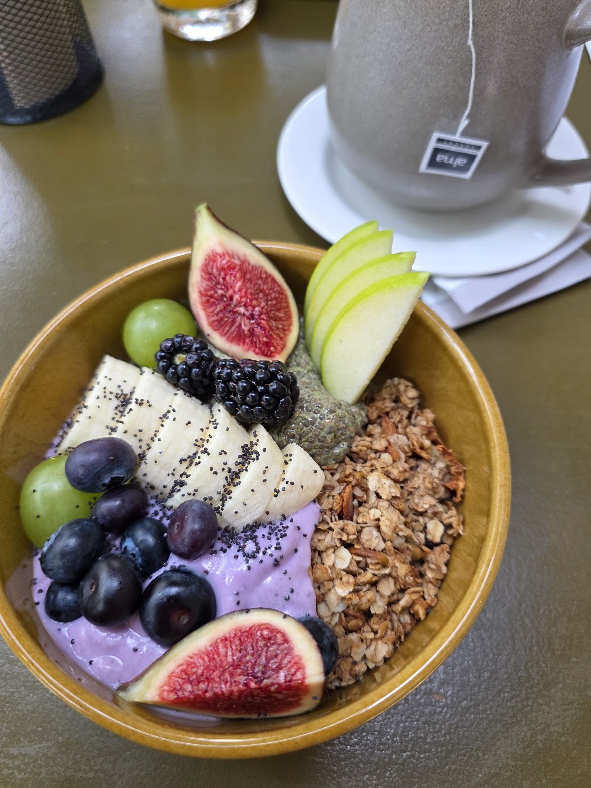 Morgentau. Restaurante Brunch Vegano Barcelona: food & drinks