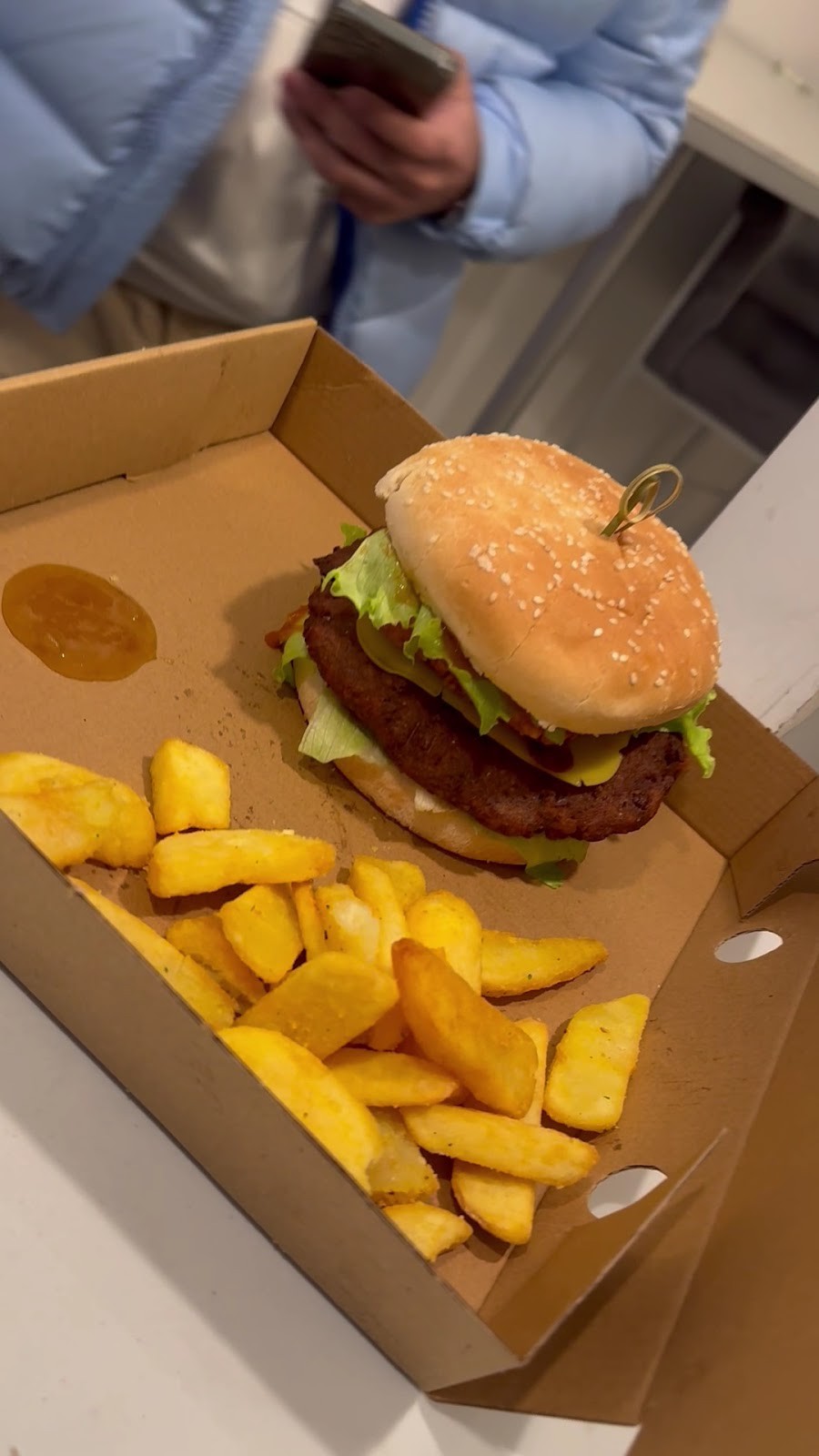 VK Burgers: food & drinks
