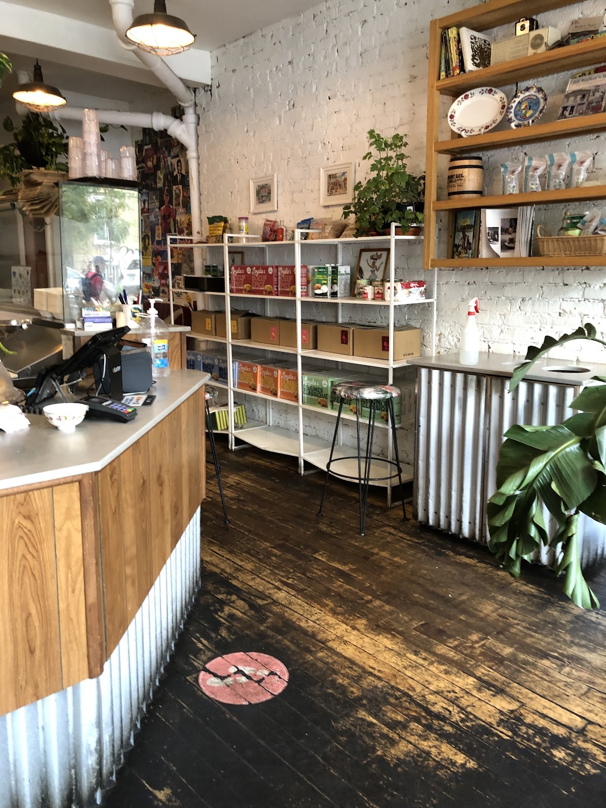 Lloydie's St-Viateur: the place