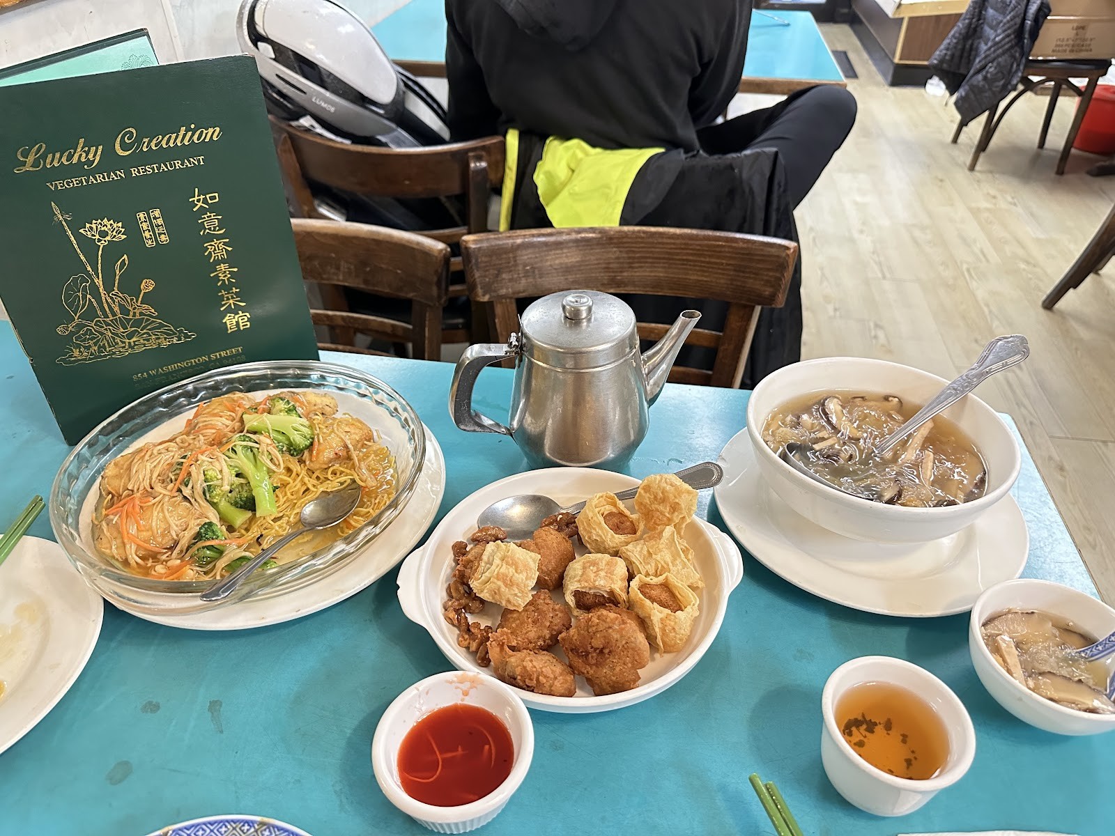 The Lucky Creation Vegetarian Restaurant: food & drinks