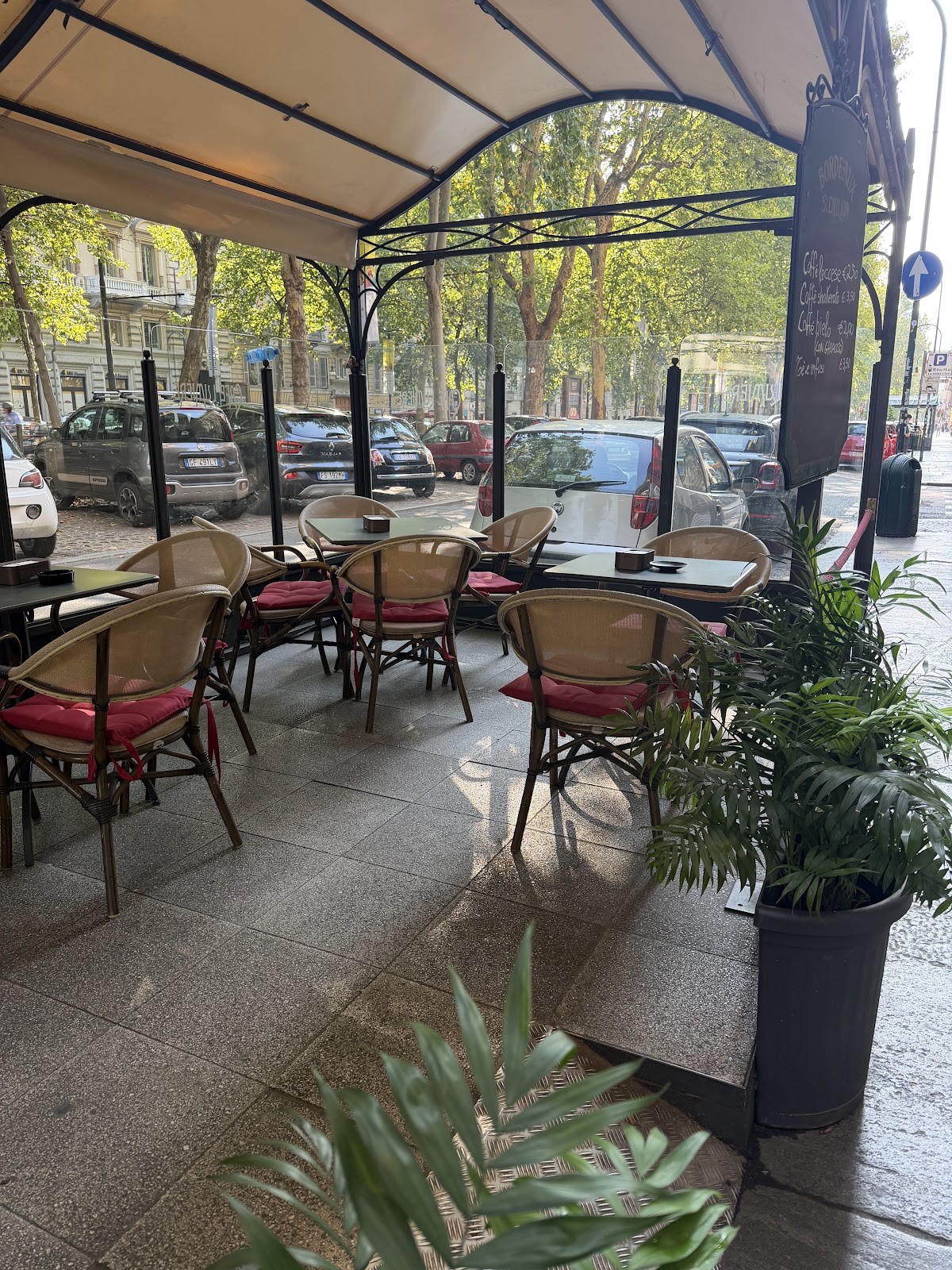 Café Lumière: the place