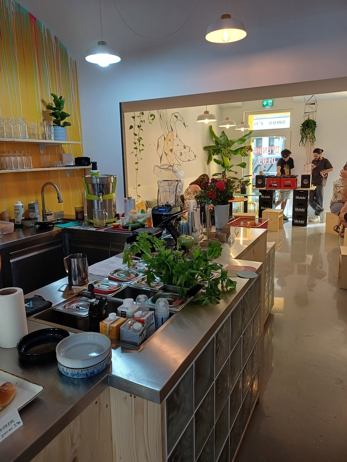 Saftis Juice Café Bar: the place
