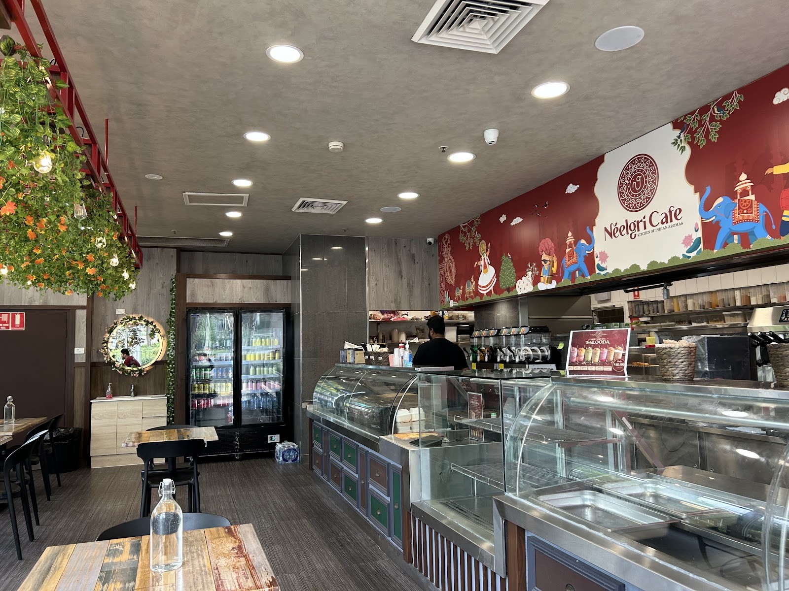 Neelgri Cafe Vegetarian & Vegan: the place