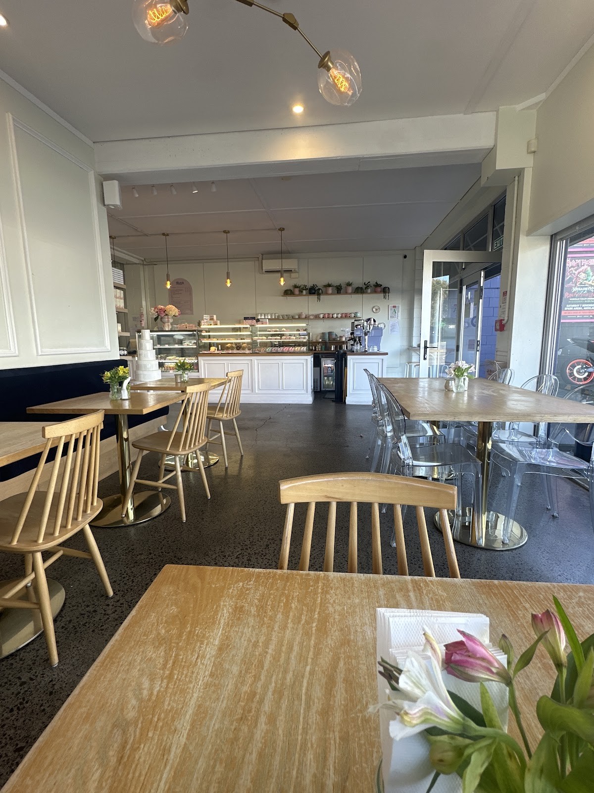 Bluebells Cakery - Kingsland: the place