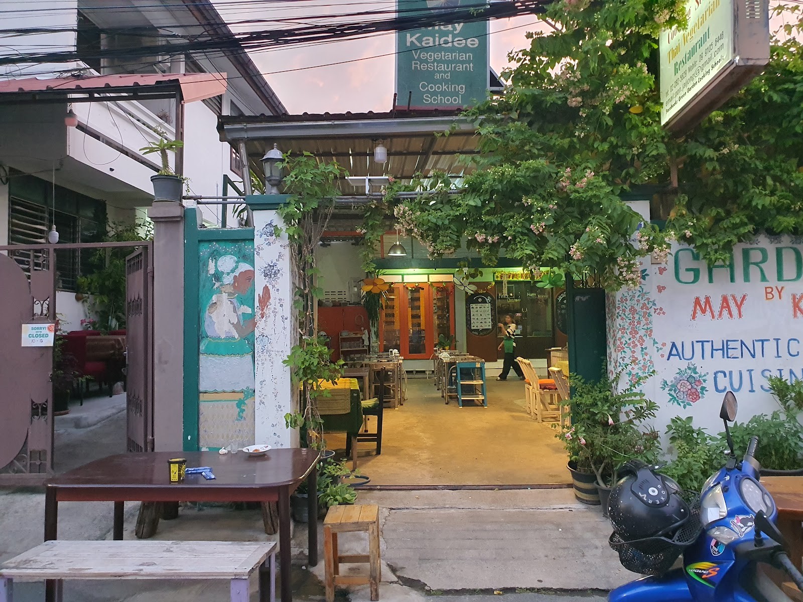 Green Garden Cooking School / May Kaidee Restaurant: the place