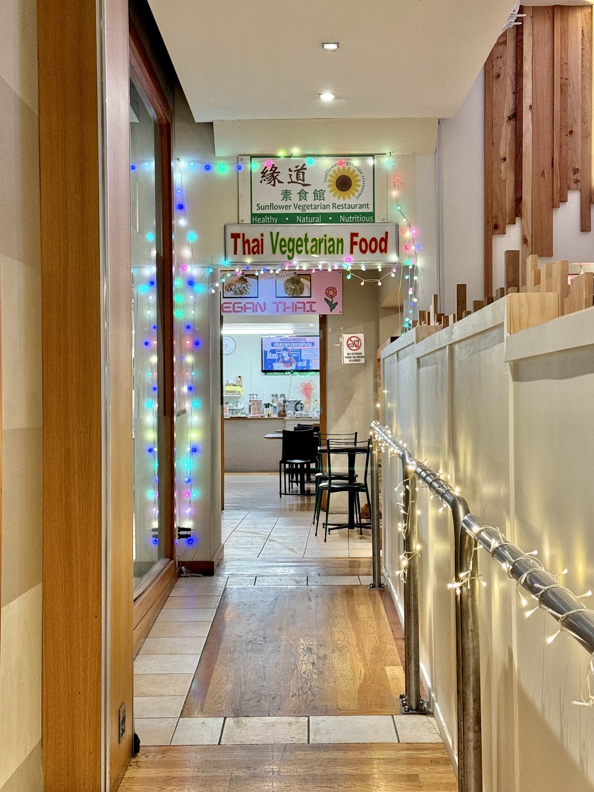 Sunflower Thai Vegan Restaurant: the place