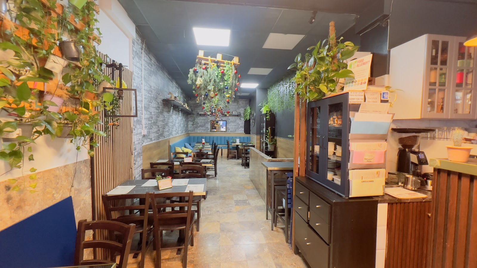Ceylone 1948 Restaurant(operated by Paris Café Limited): the place