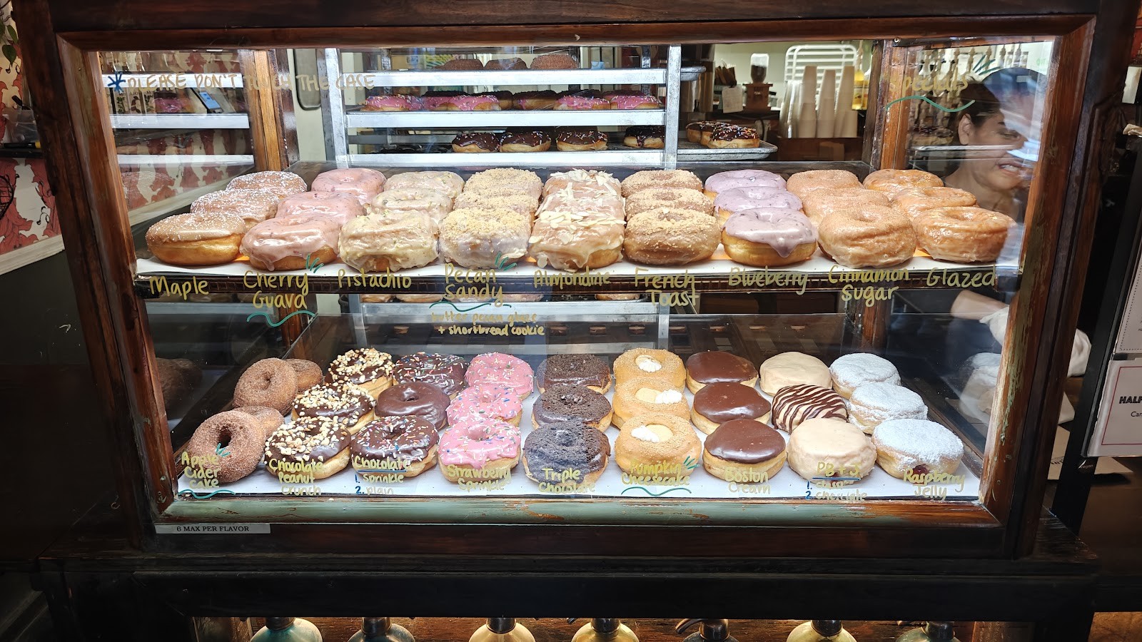 Dun-Well Doughnuts: food & drinks