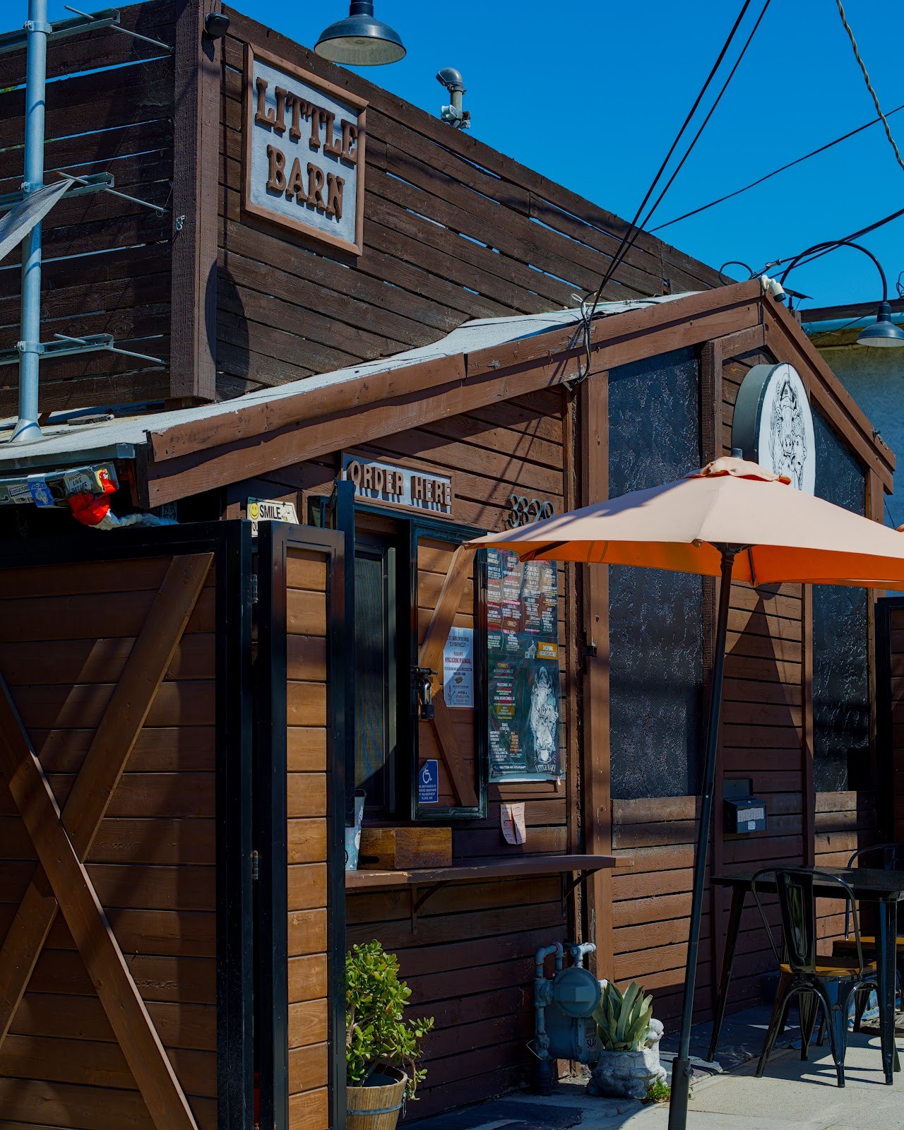 Little Barn Coffee House: the place