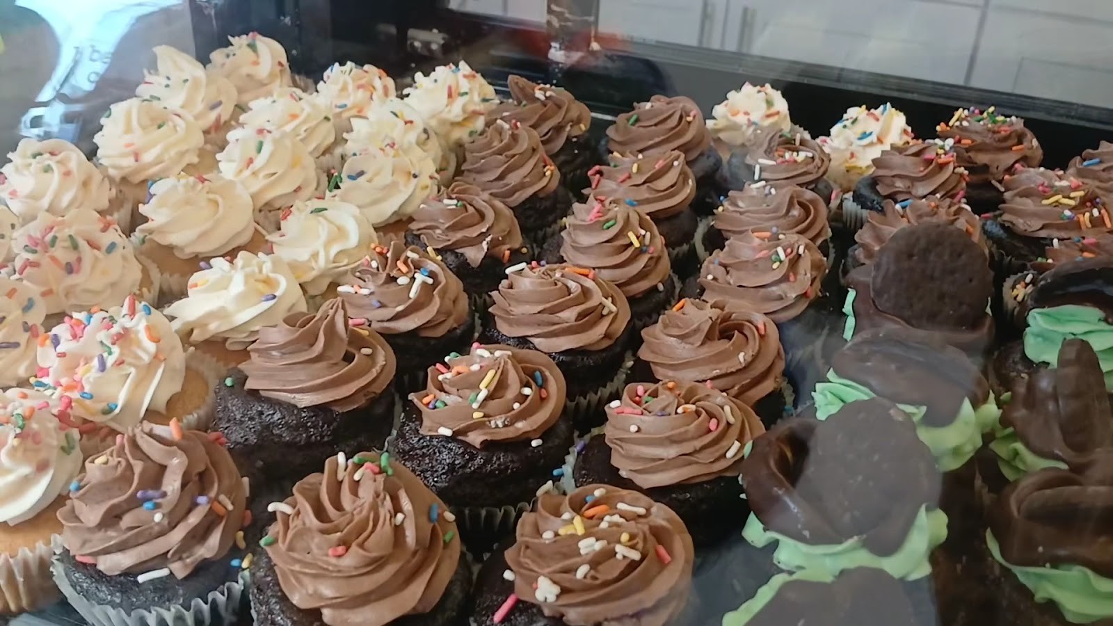 Batter & Crumbs Vegan Bakery and Cafe: food & drinks