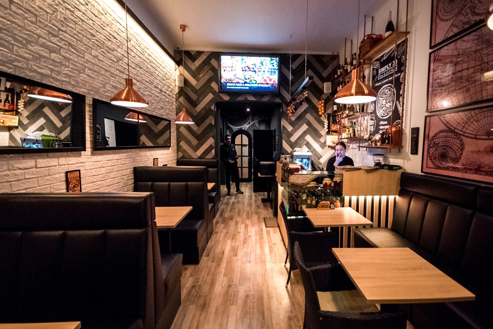 Simply 33 Karaoke & Cinema Bar: the place