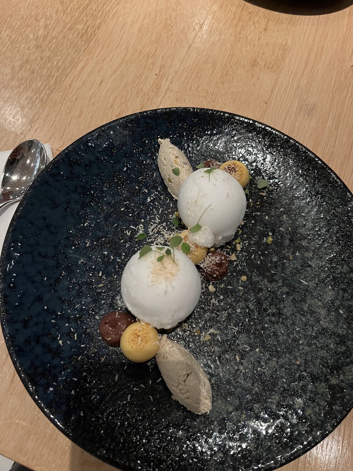 Eye Bar & Restaurant: food & drinks