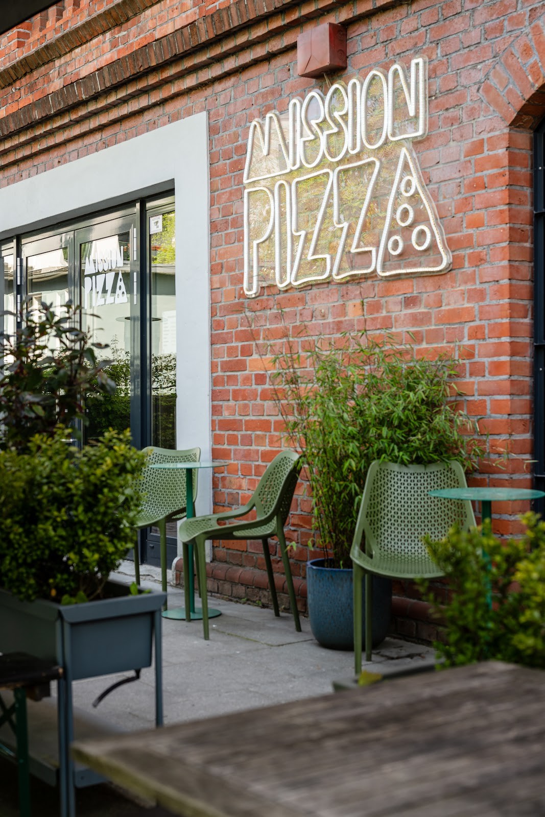 MISSION PIZZA - Restaurant & Delivery: the place