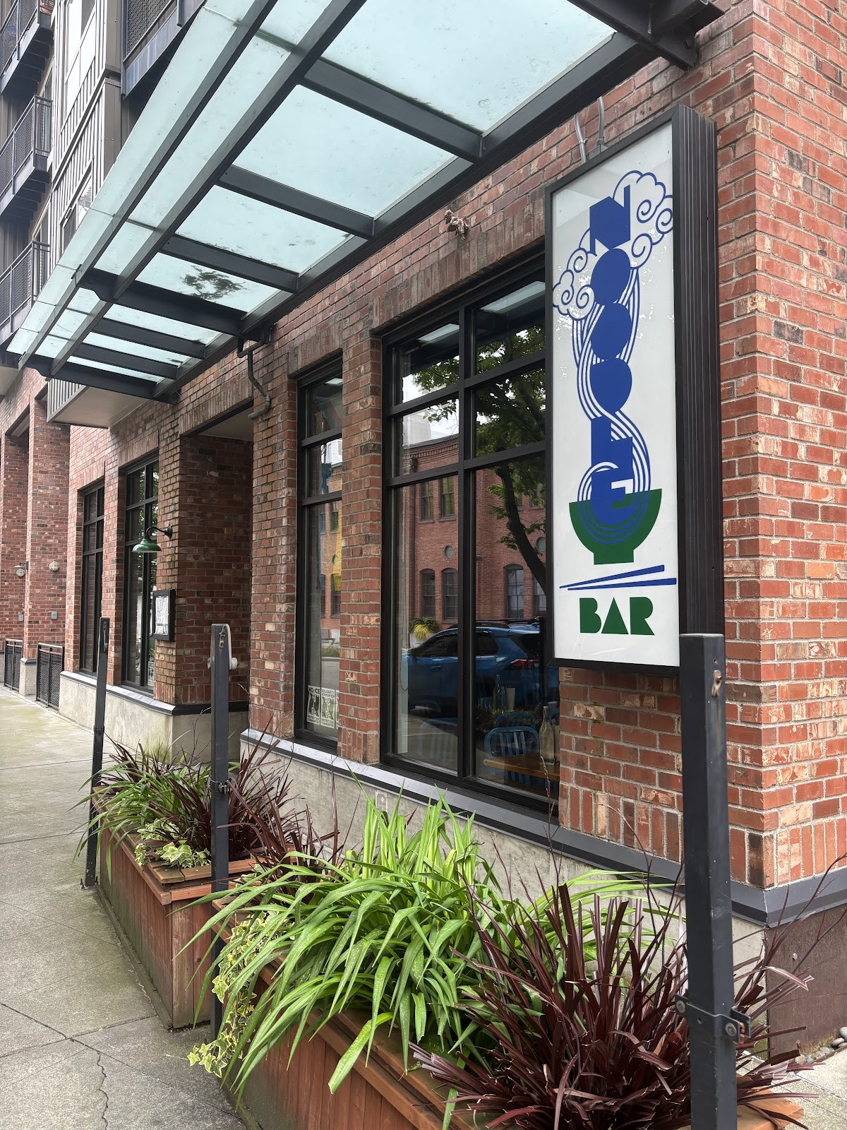 Noodle/Bar: the place