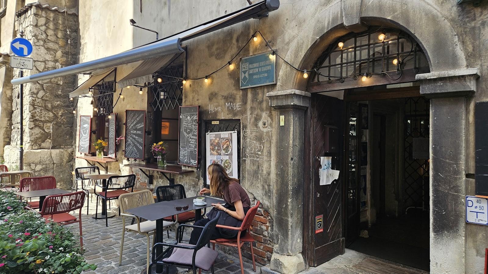 2 Okna Cafe: the place