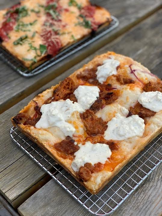 Boxcar Pizza: food & drinks