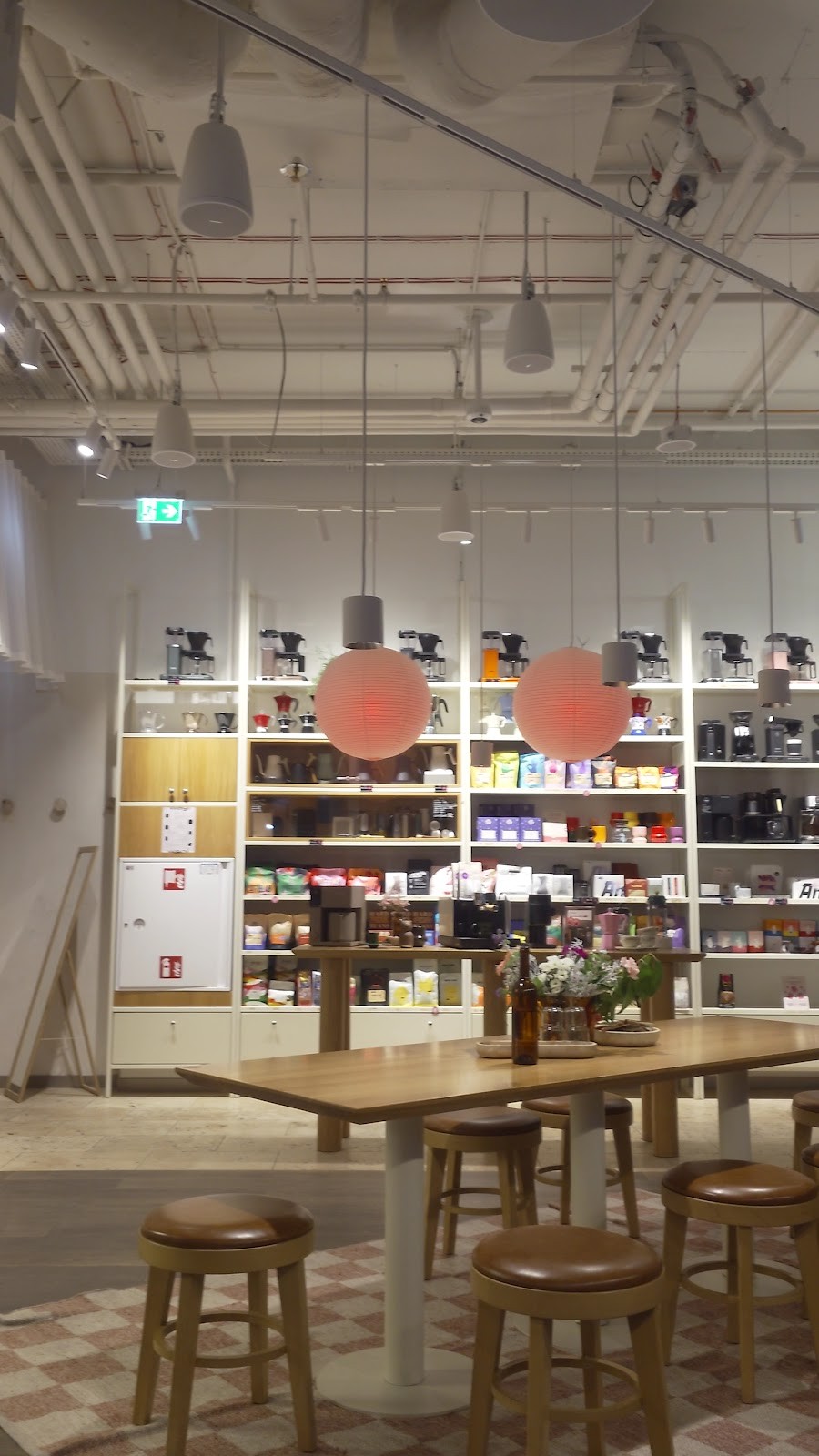 Coffeedesk Kawiarnia - The Form: the place