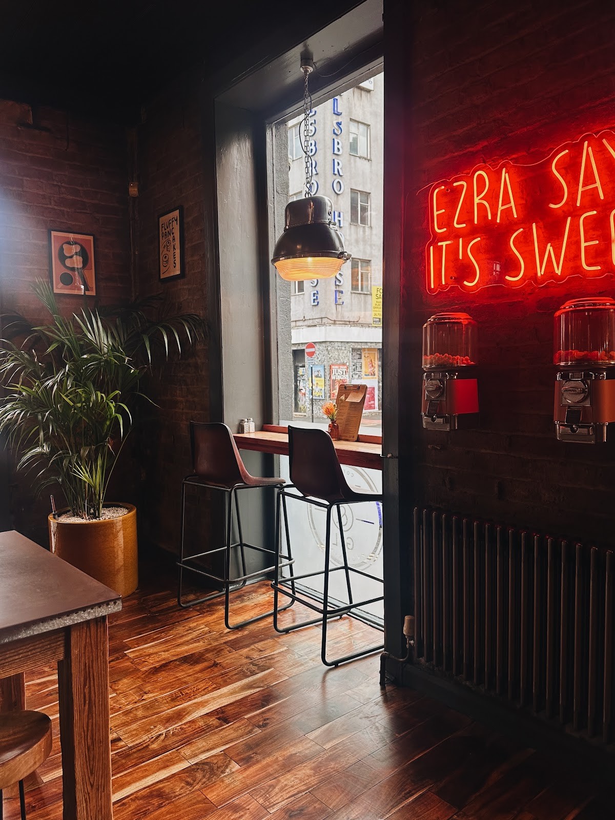 Ezra & Gil: the place