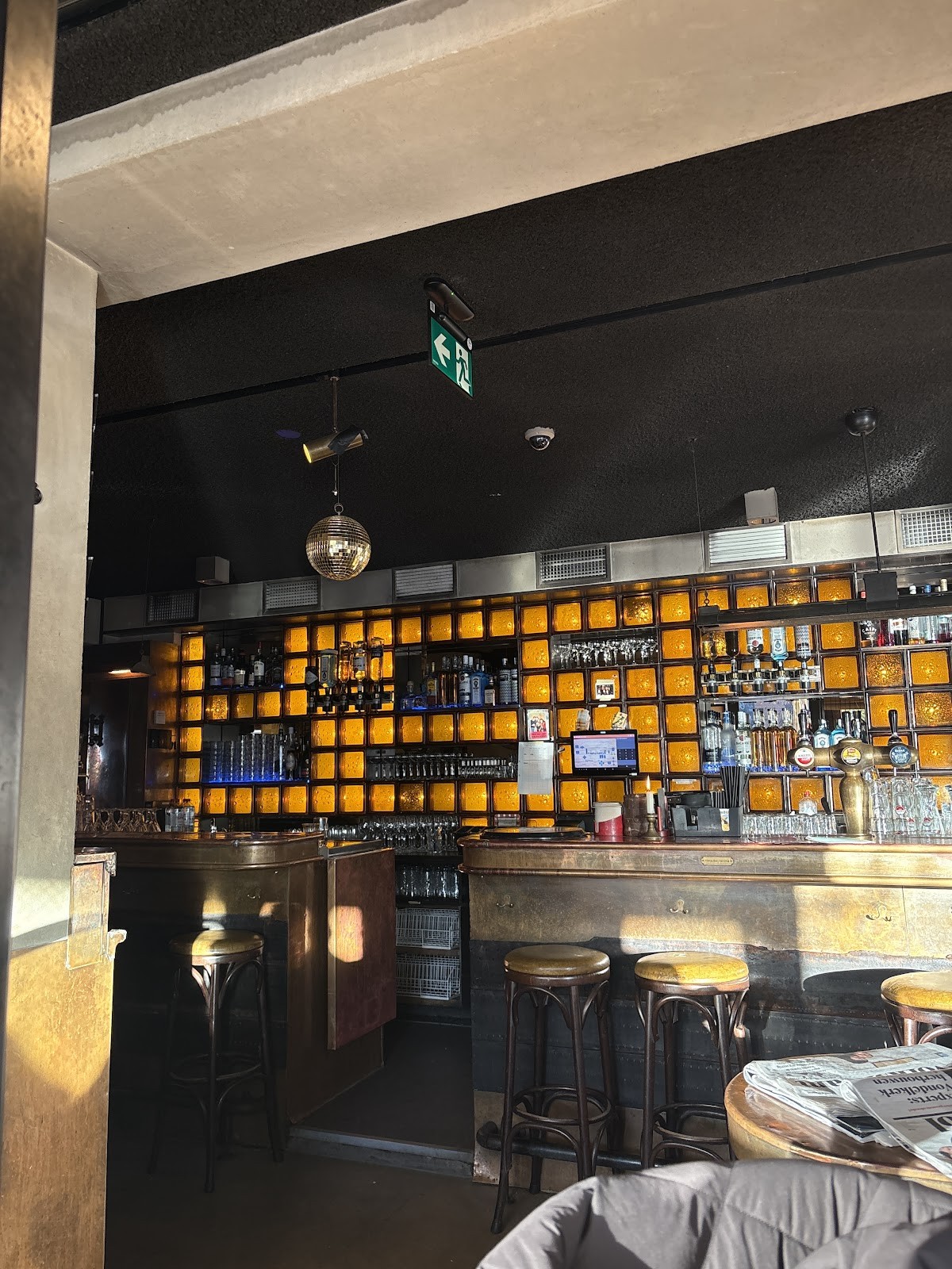 Bar Kosta | Food & Drinks: the place
