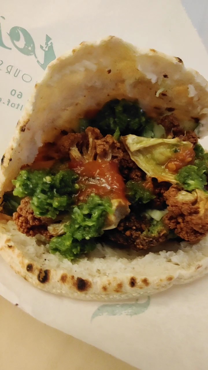 Falafel Tof: food & drinks
