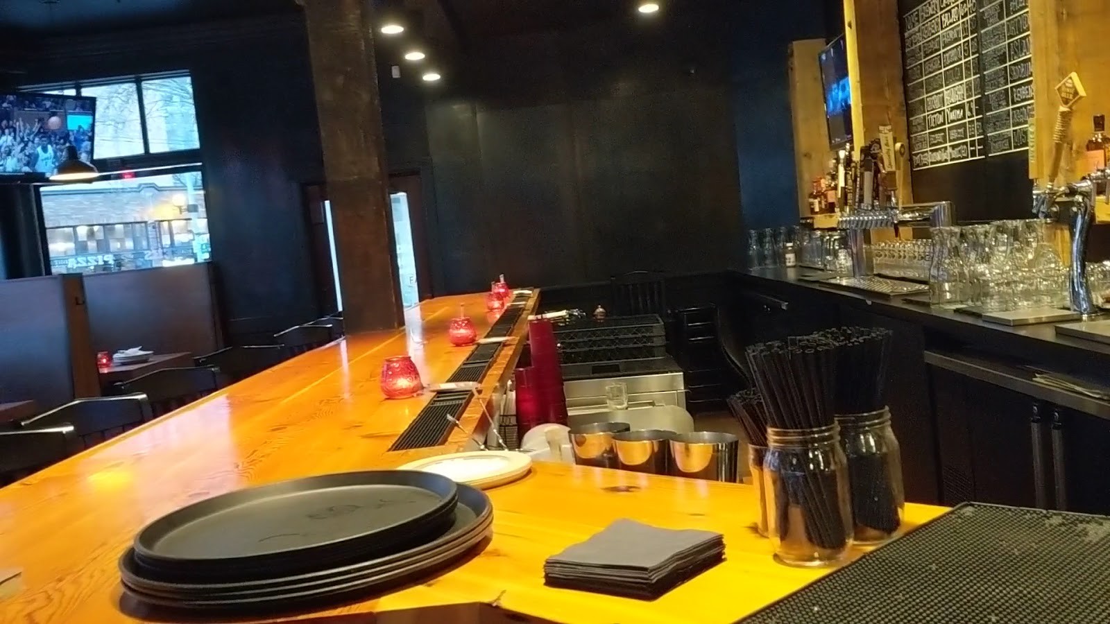 Zeeks Pizza: the place