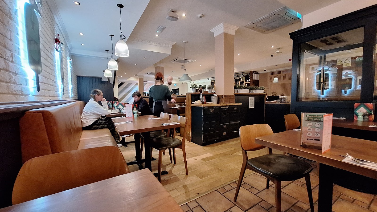 Bella Italia - Leeds Briggate: the place