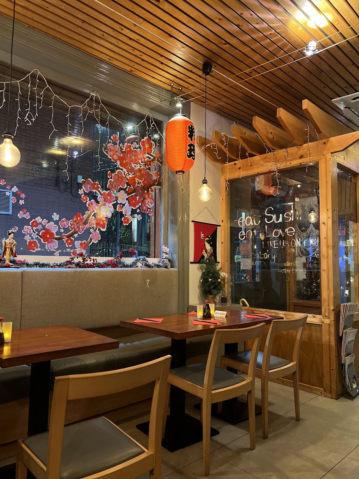 Eatokyo Noodles and Sushi Bar: the place