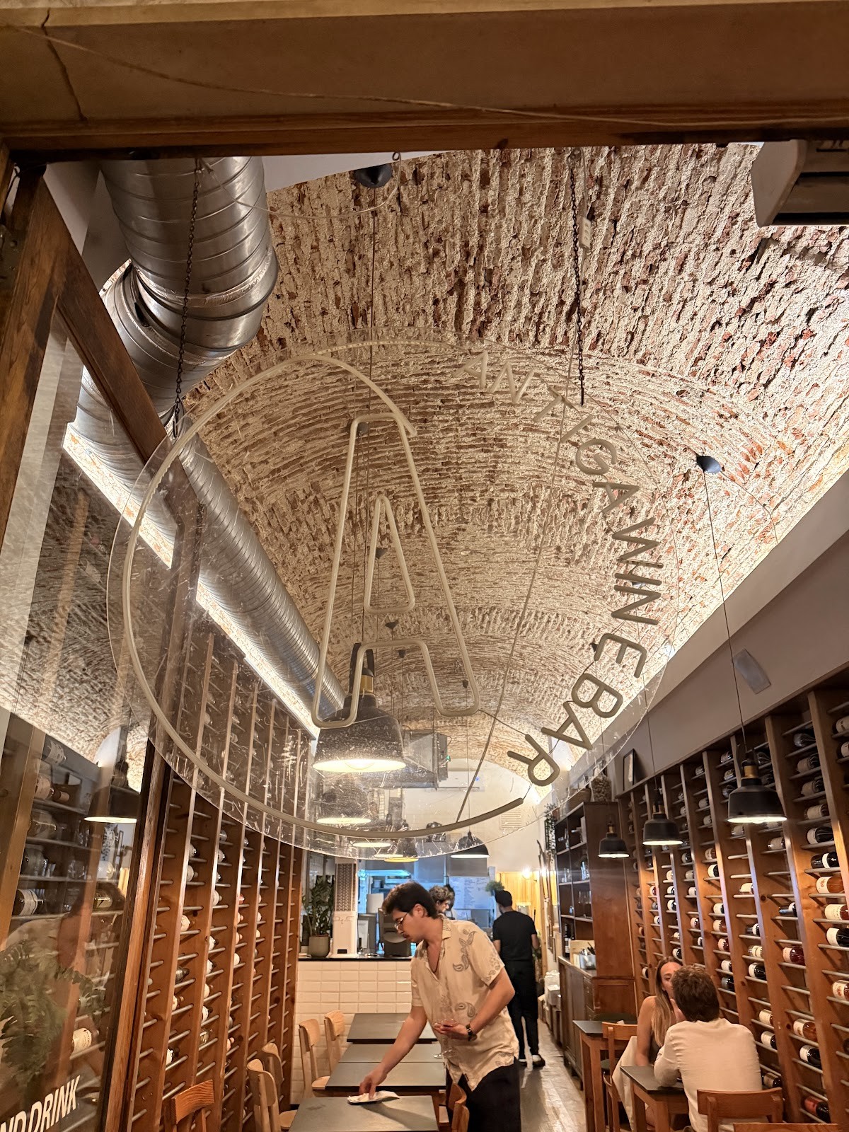 Antiga Wine Bar: the place