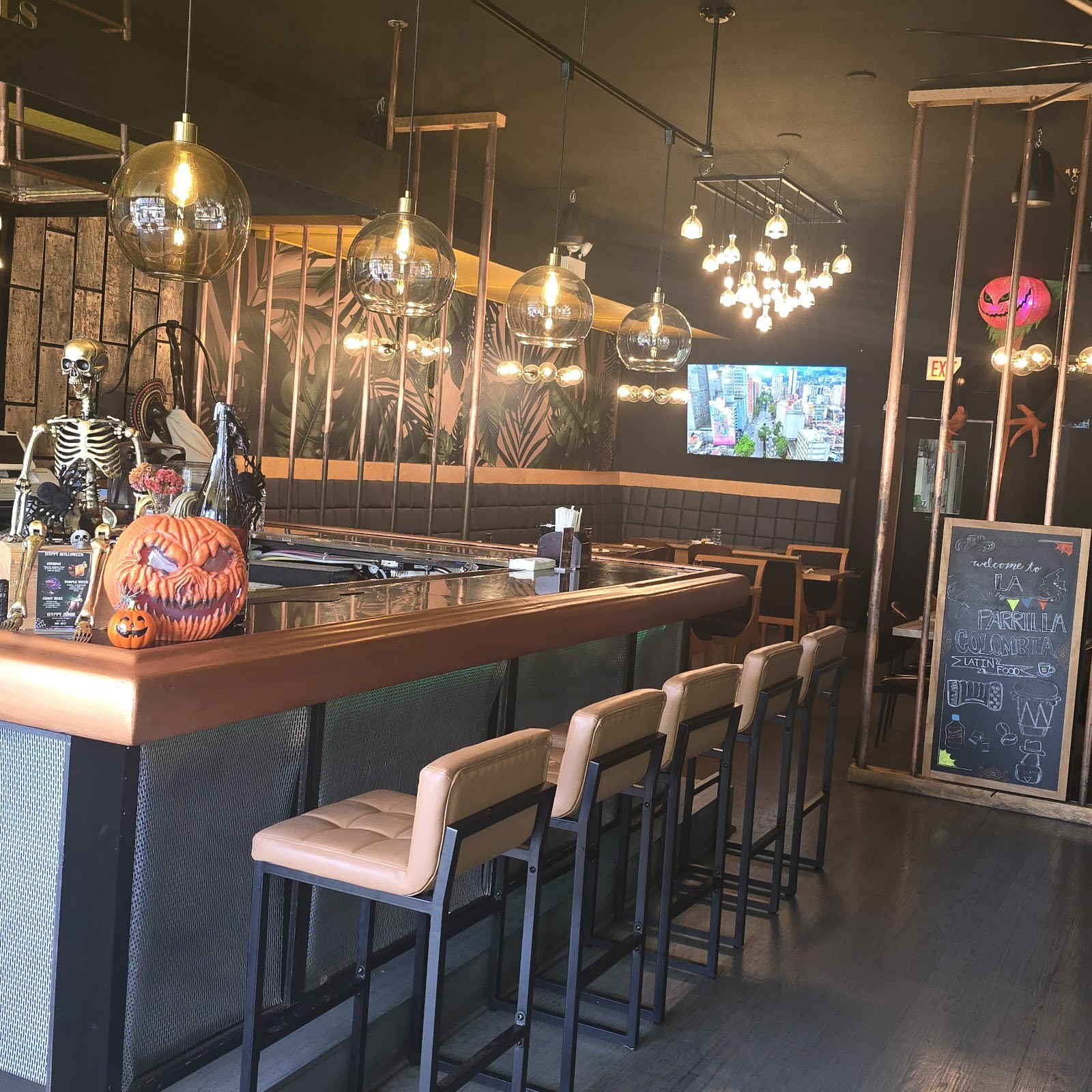 La Parrilla Latin Food: the place