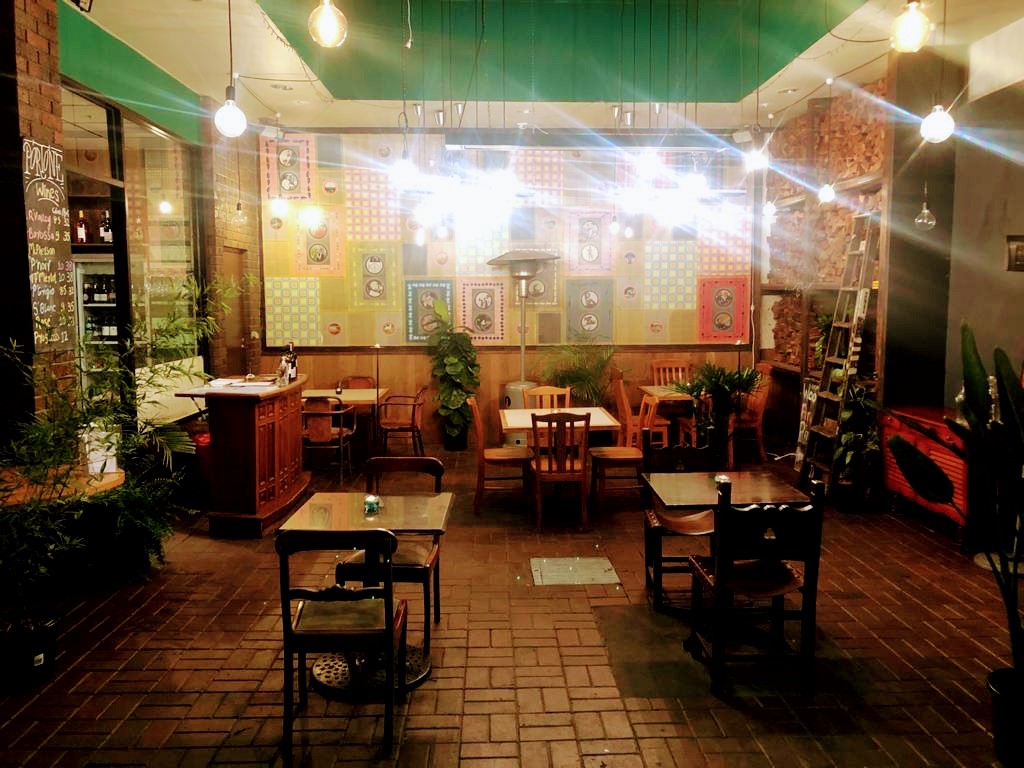 Portone Woodfired Pizza & Bar: the place