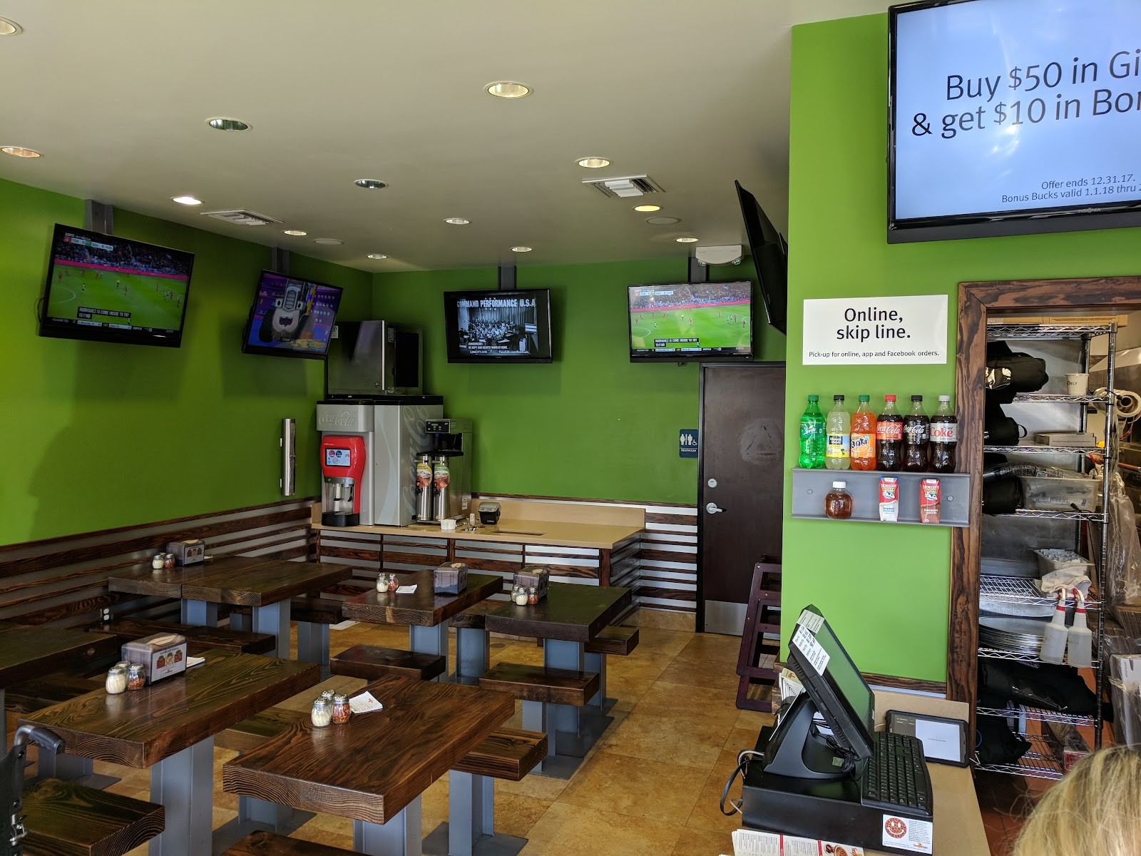 Fresh Brothers Pizza Encino: the place