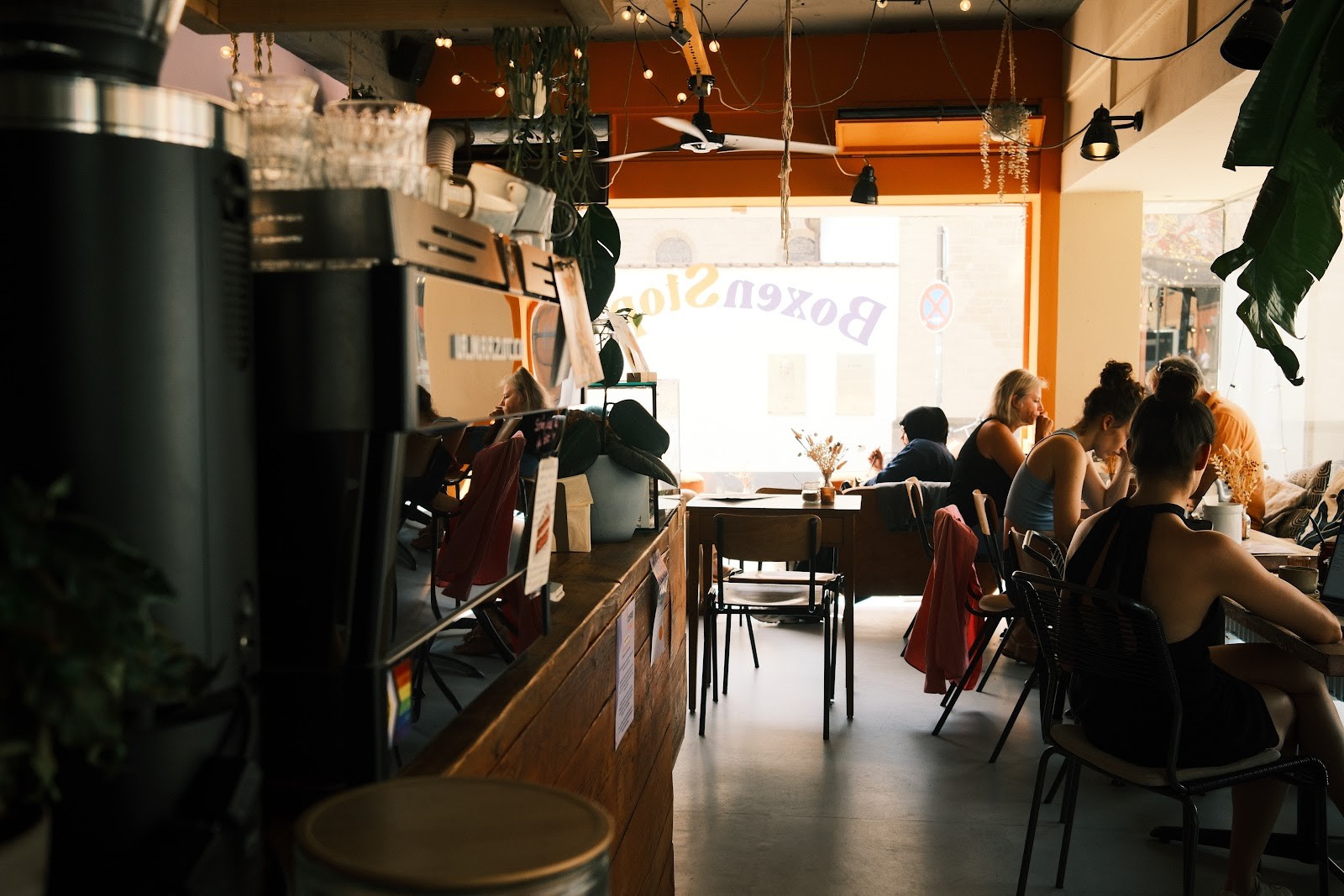 Café Boxenstopp: the place