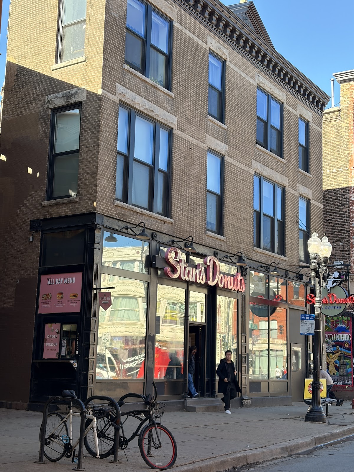 Stan's Donuts & Coffee: the place