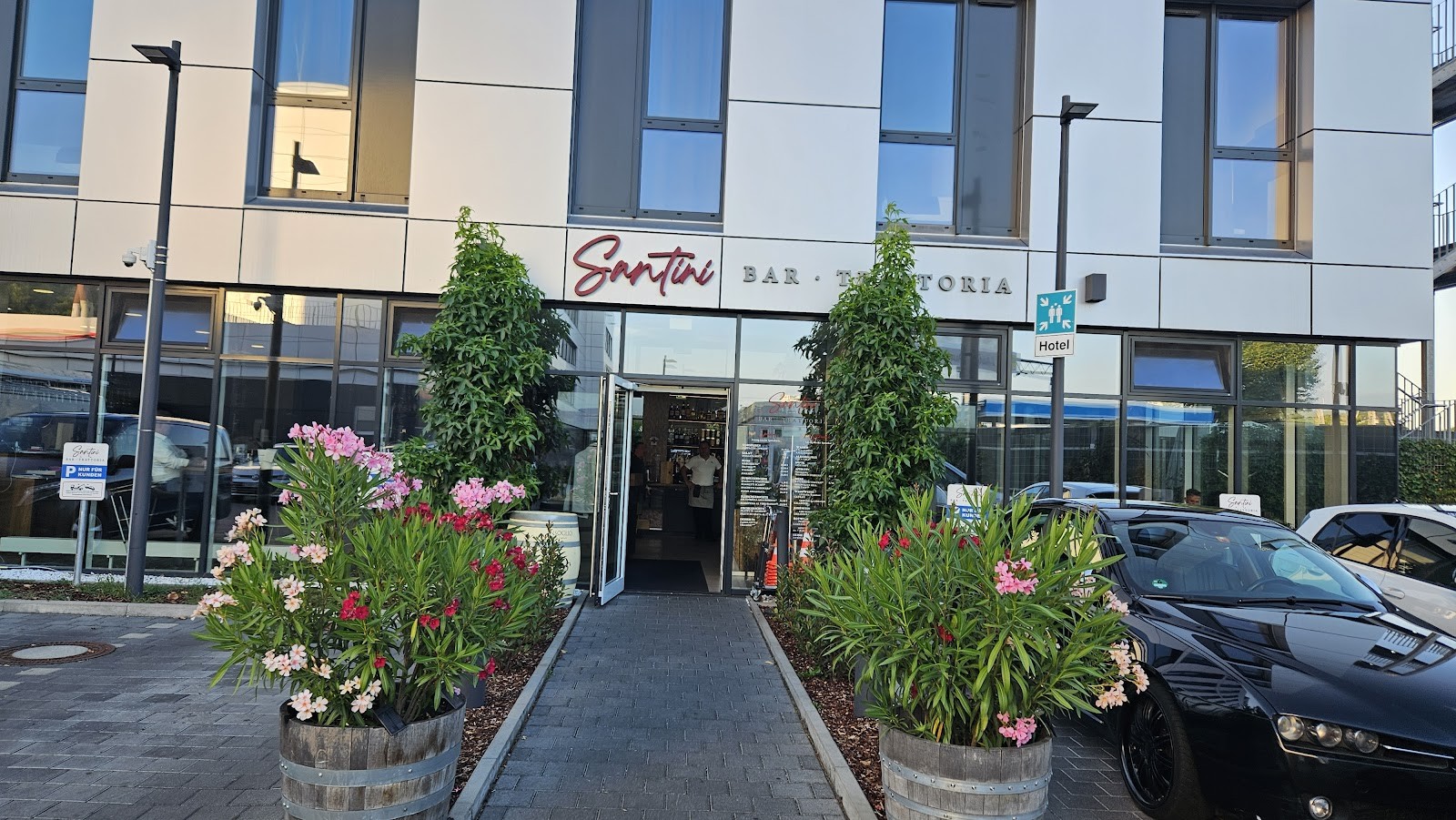 Santini: the place