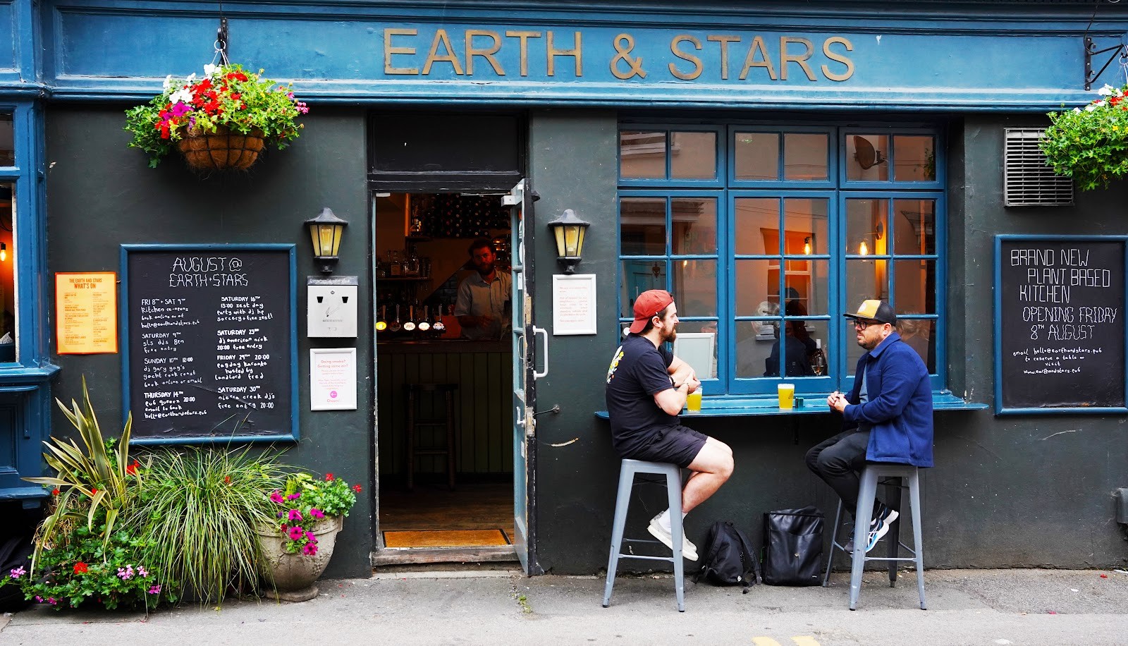 The Earth & Stars: the place
