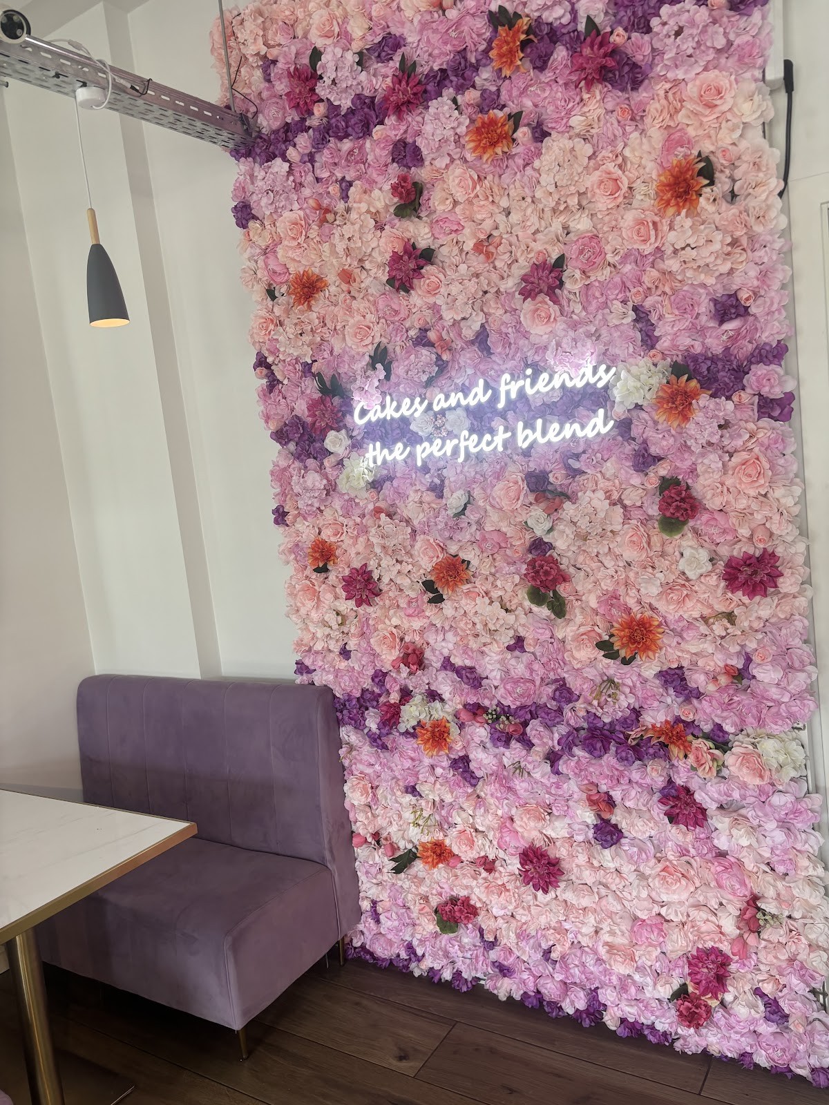 Cakes and friends Bakery: the place