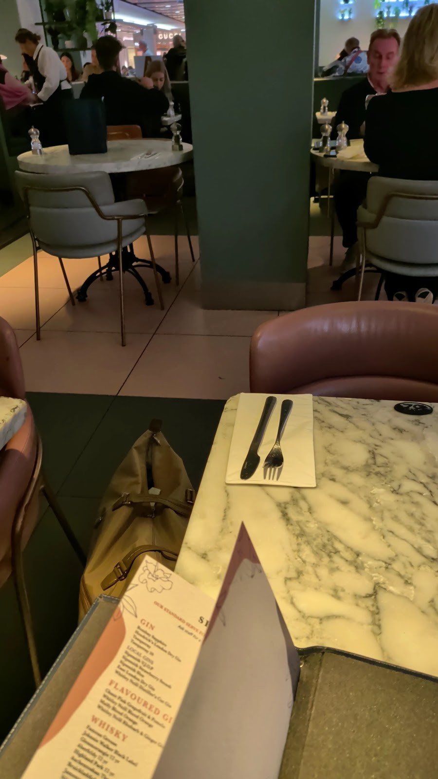 The Evergreen, Heathrow Airport T3: the place