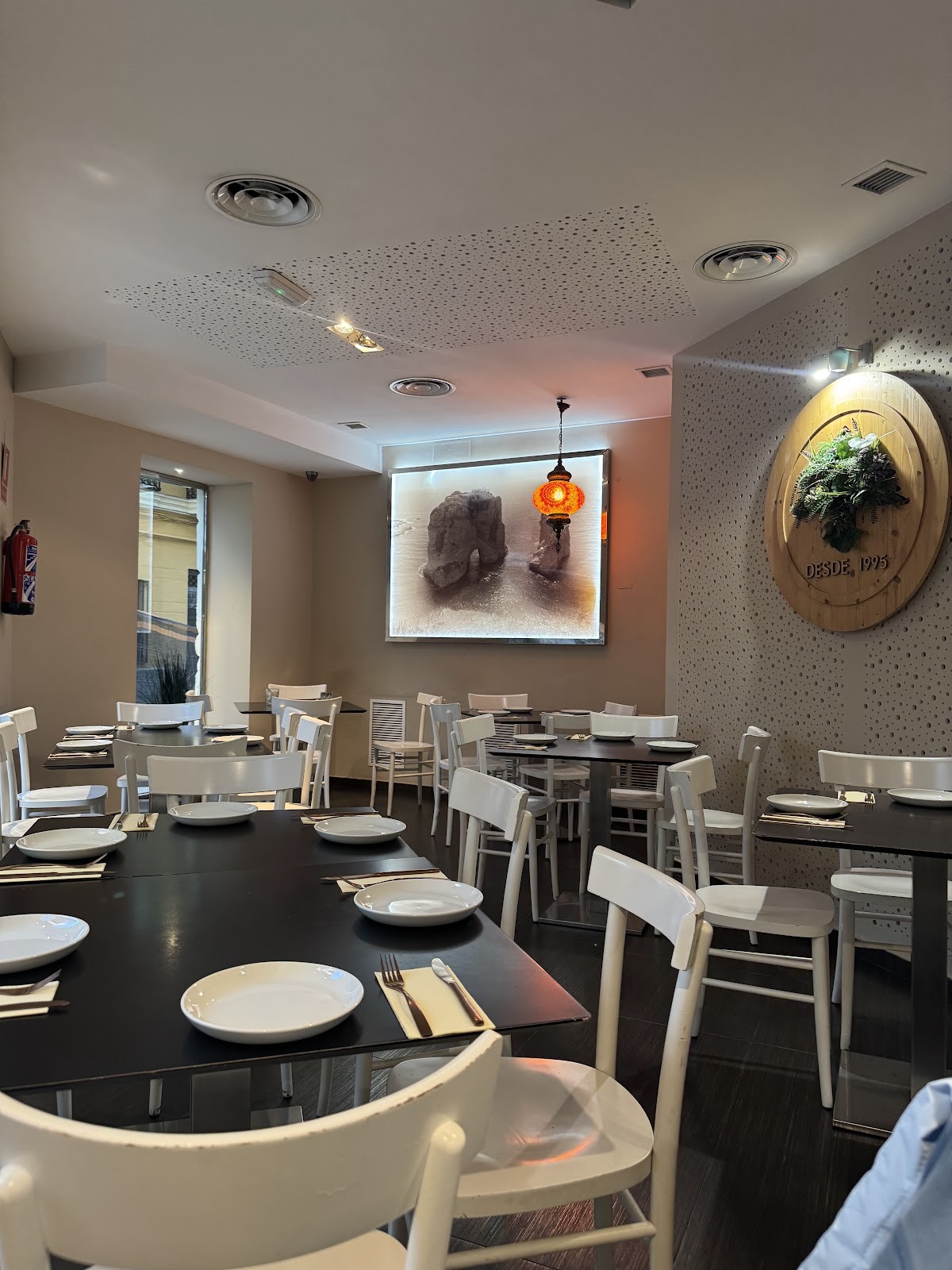 Beirut - Restaurante Libanés en Ruzafa: the place