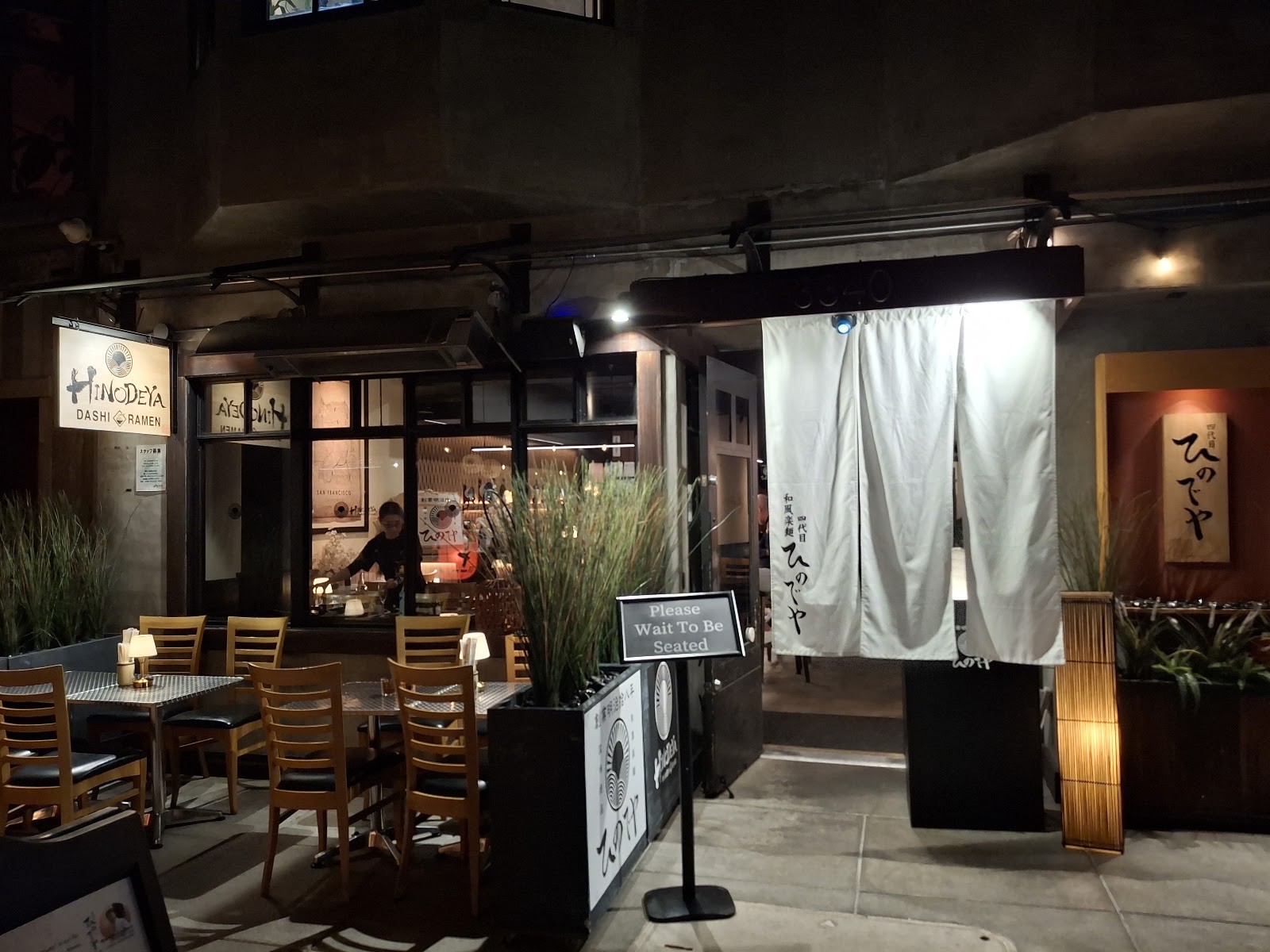 HINODEYA Ramen & Bar Chestnut: the place