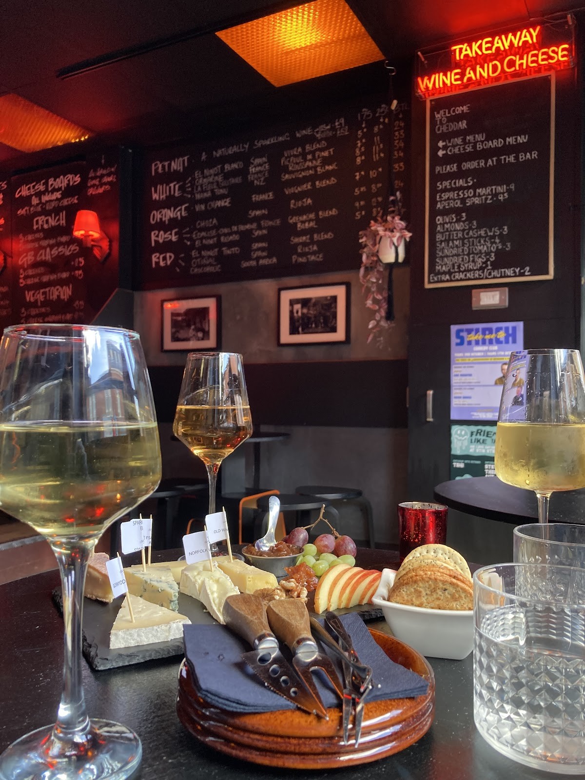 Cheddar Stirchley: food & drinks