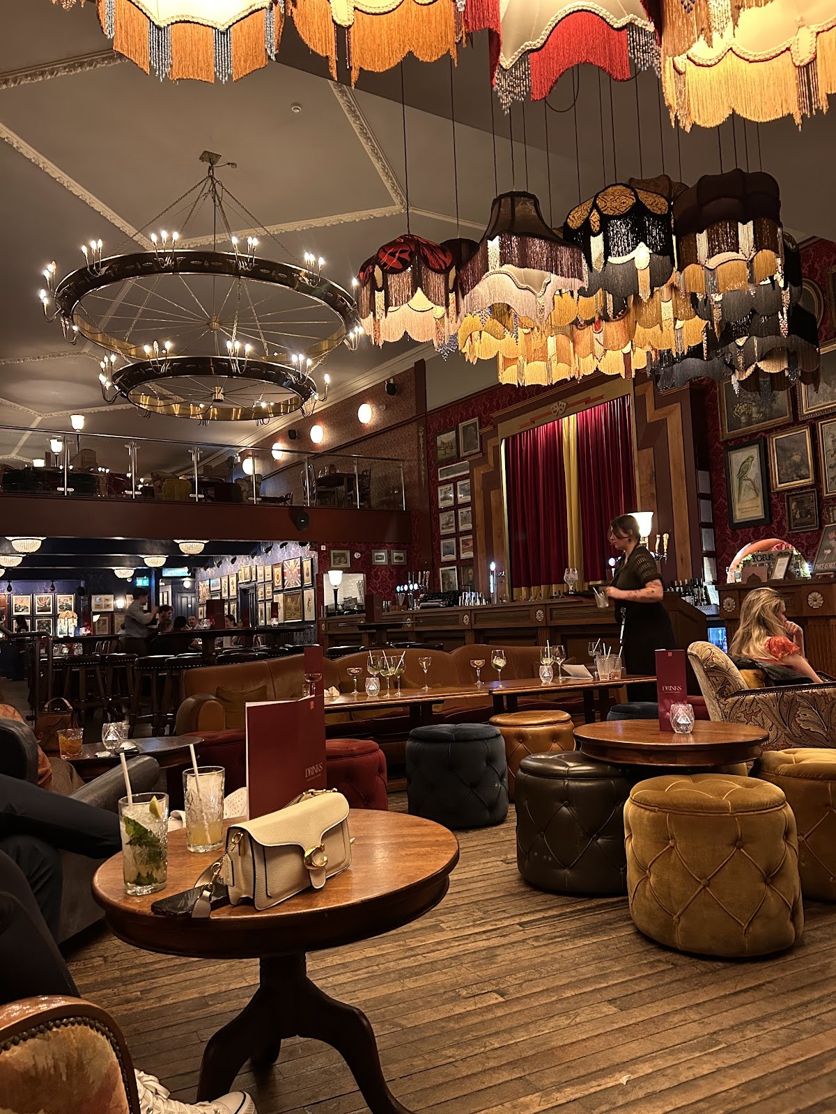 Cosy Club: the place