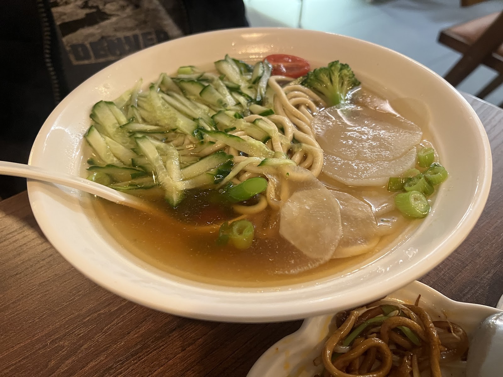 Dein Stübchen China Restaurant 邻家食堂: food & drinks