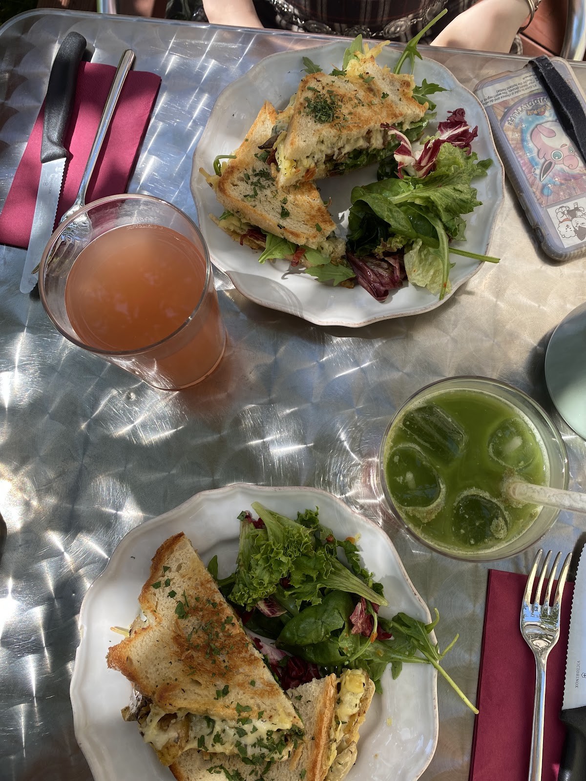 OM NOM NOM CAFÉ: food & drinks