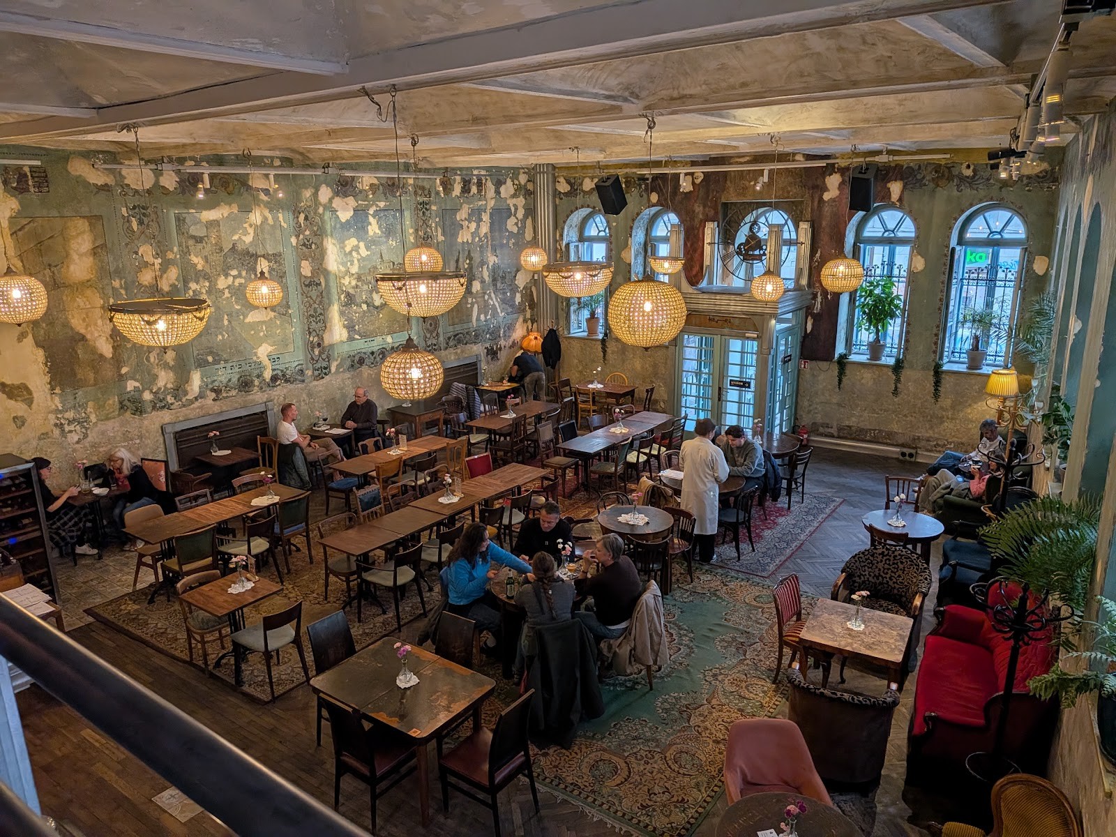 HEVRE | Bar & Restaurant: the place