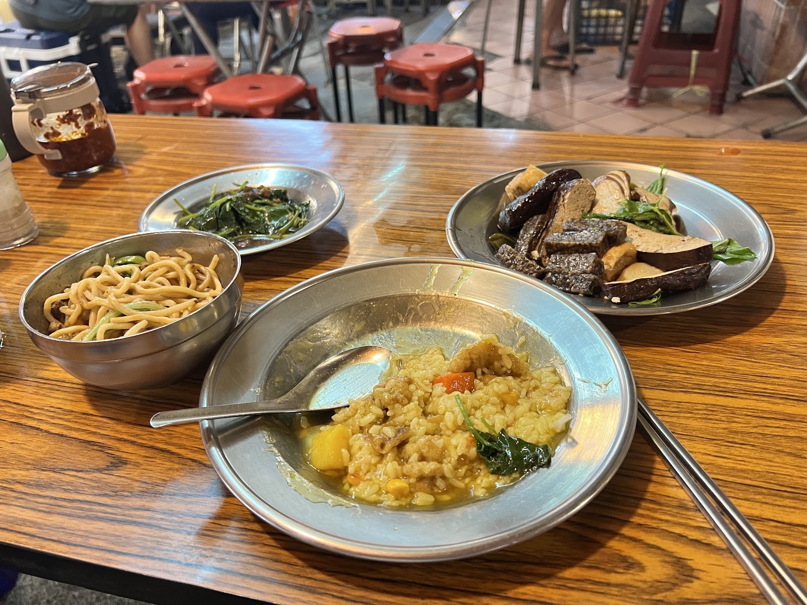 Bao Su Zhai Vegetarian Snack Bar: food & drinks