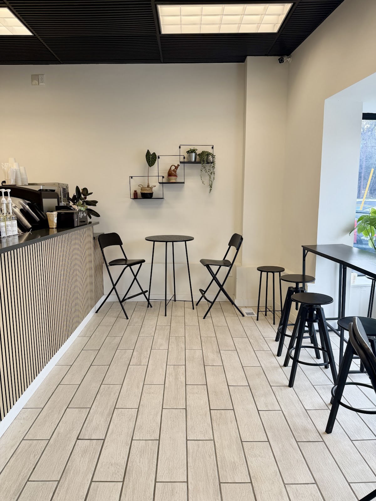 GIGIS COFFEE ROASTERS: the place