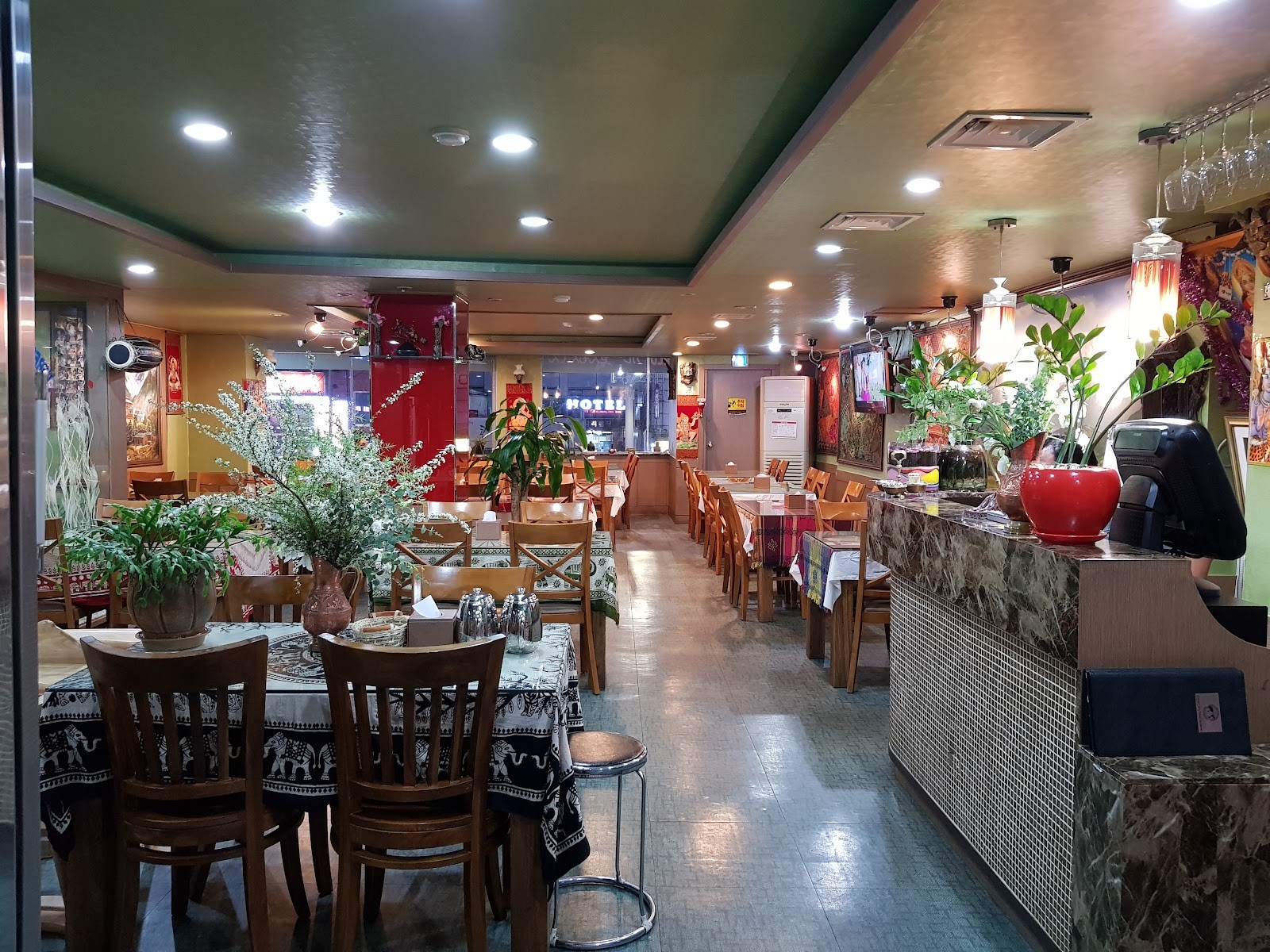 Everest Curry World (Indian & Nepal cuisine): the place