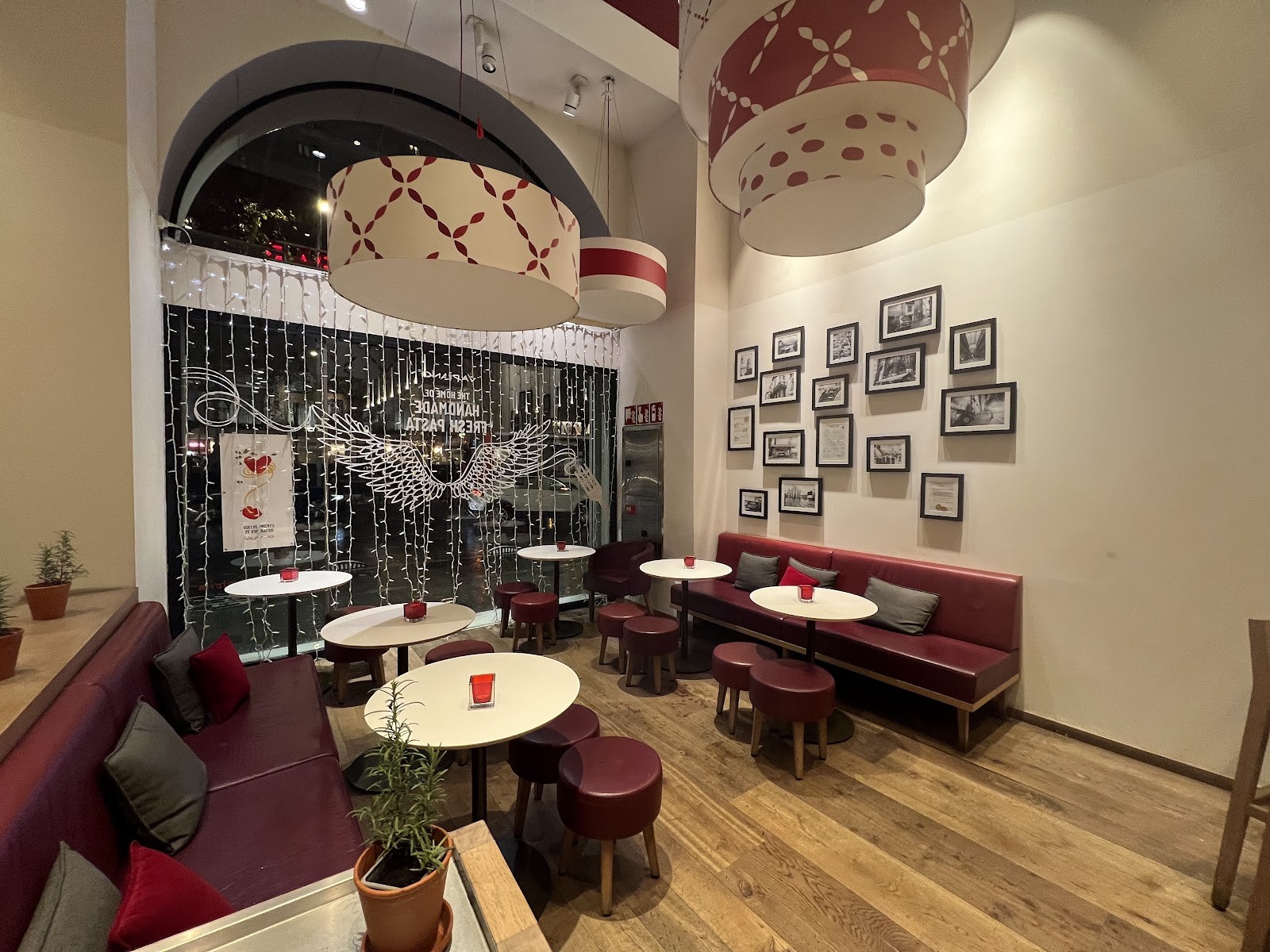 Vapiano Gran Via: the place