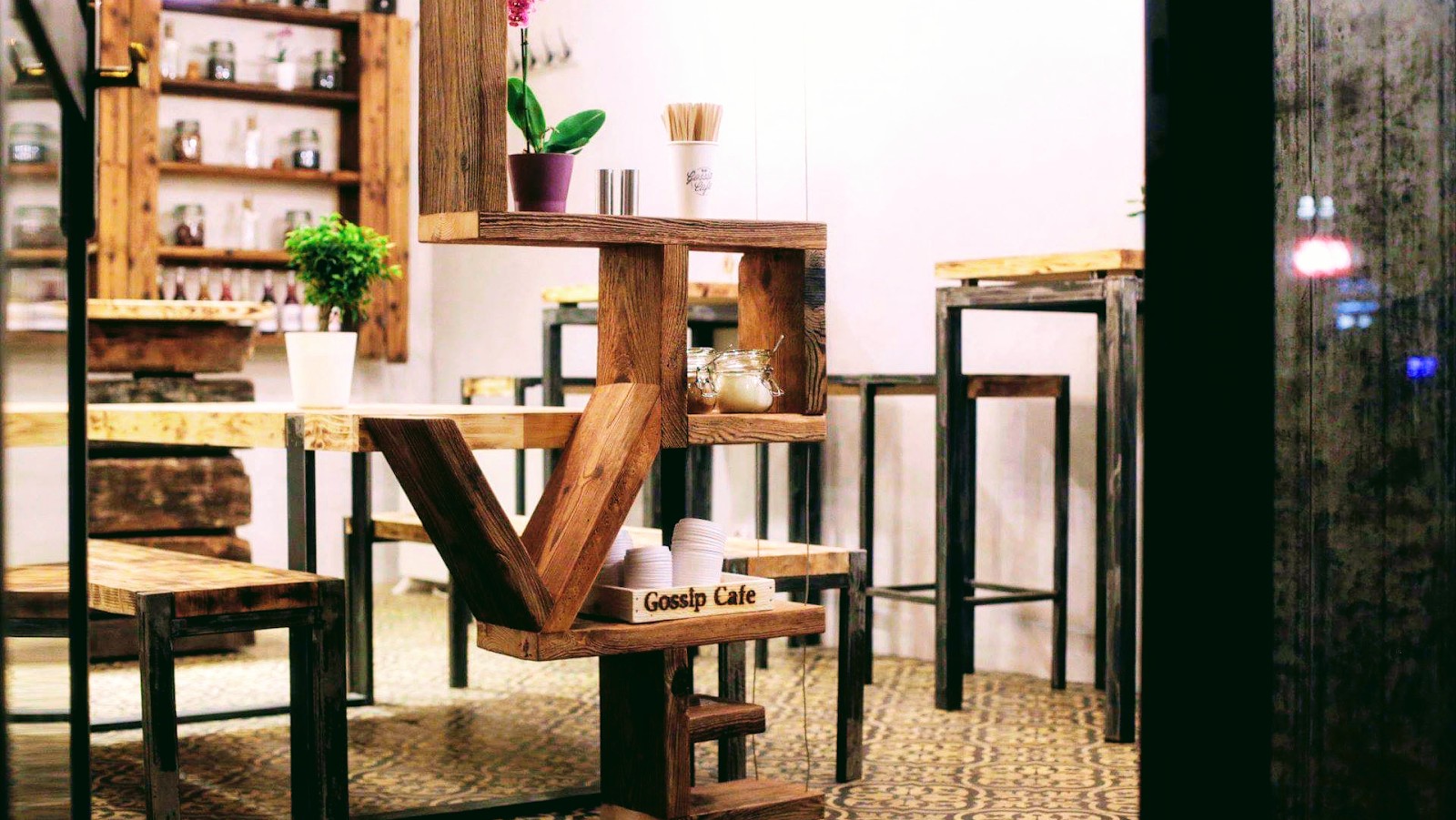 Gossip Cafe: the place