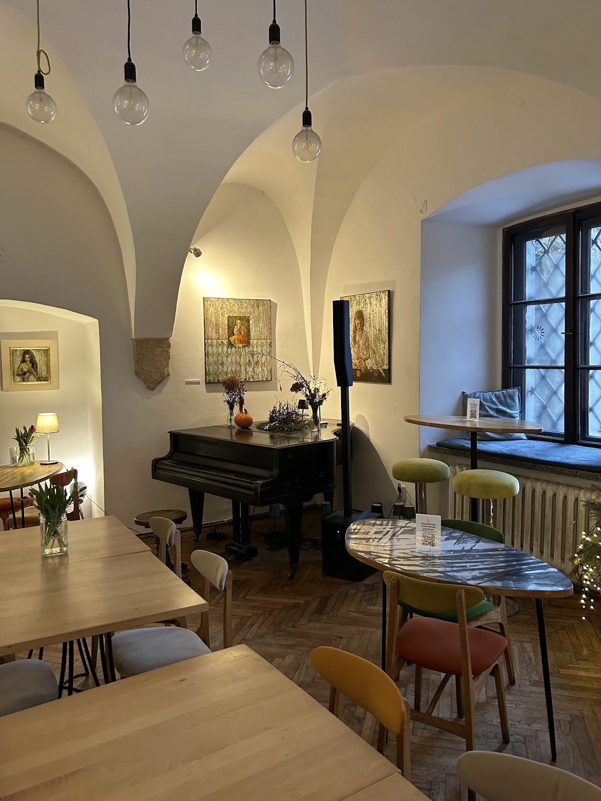 2 Okna Cafe: the place